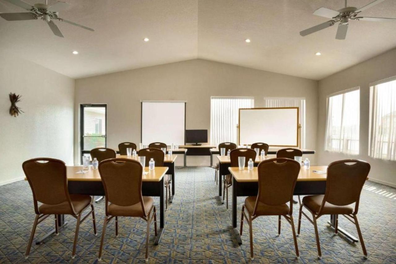 Travelodge By Wyndham Gillette Exteriér fotografie
